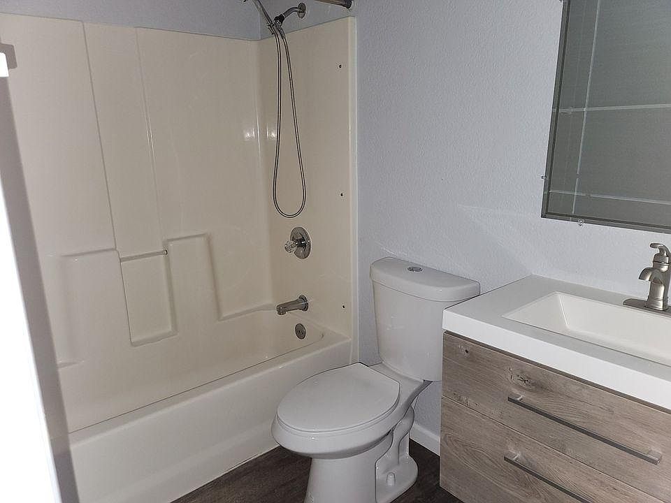 1st image of 745 E St APT 2