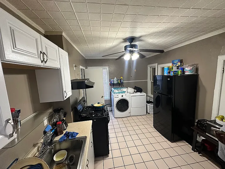 Kitchen/Laundry