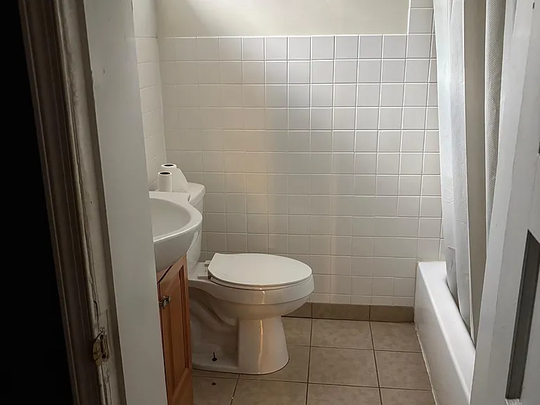 212 W Martin St #4 — Photo 4
