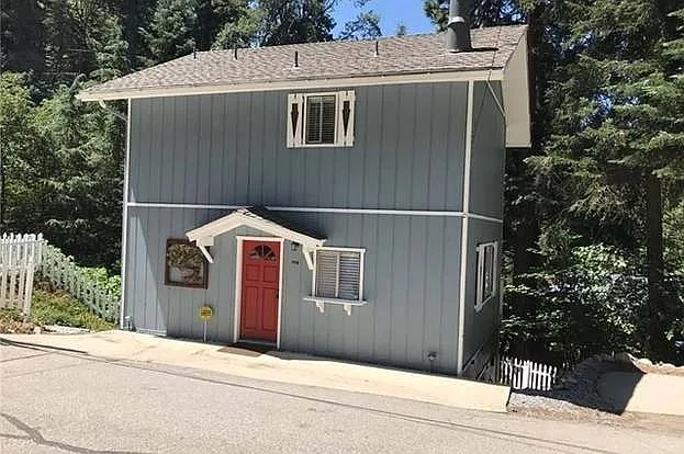 776 Lords Ln — Photo 2