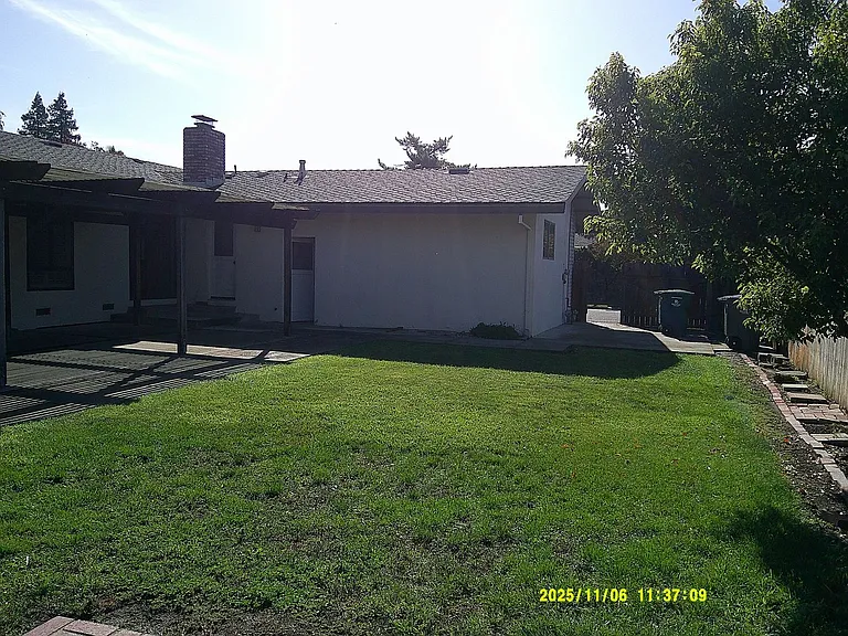 390 S Almond St — Photo 47