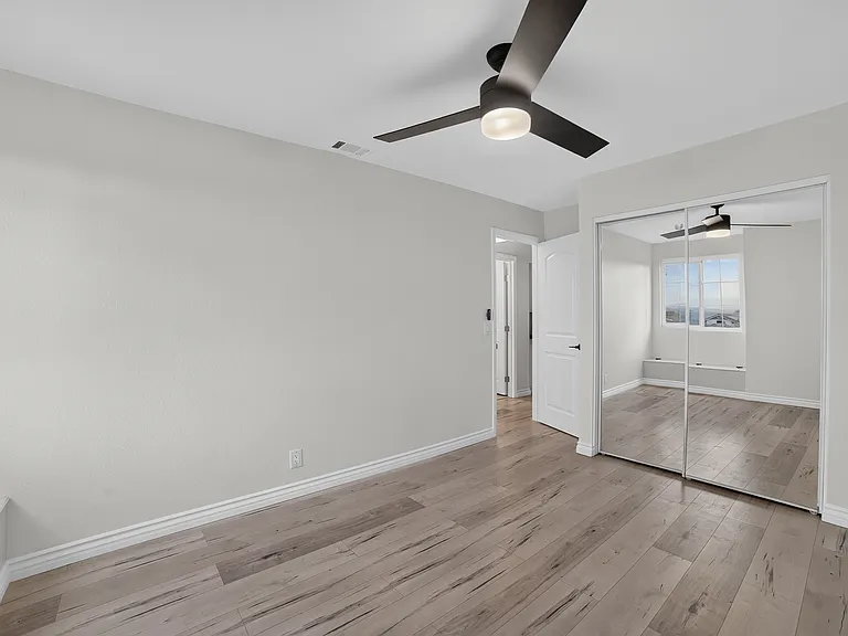 655 W Ontario Ave — Photo 46