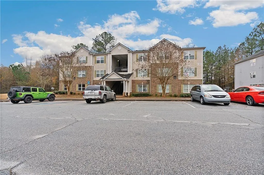 3 bed, 2.0 bath, 1292 sqft, $1,770 — Photo 1