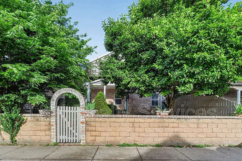 210 N Keystone Ave