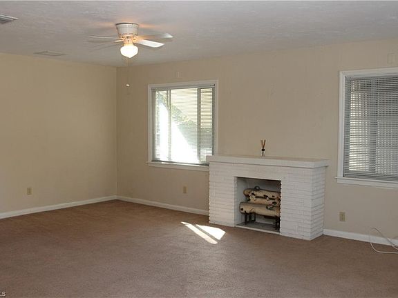 4th image of 1744 Oakley Ave