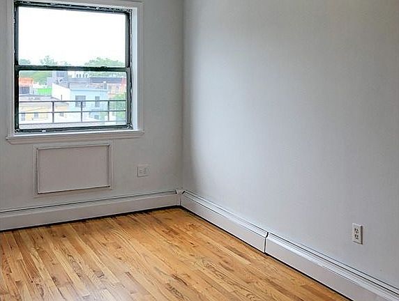 3rd image of 341 20th St APT 4
