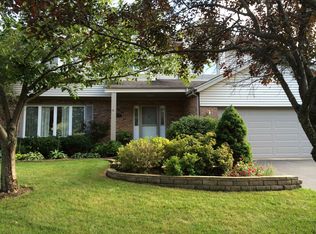 22W109 McCarron Rd, Glen Ellyn, IL 60137