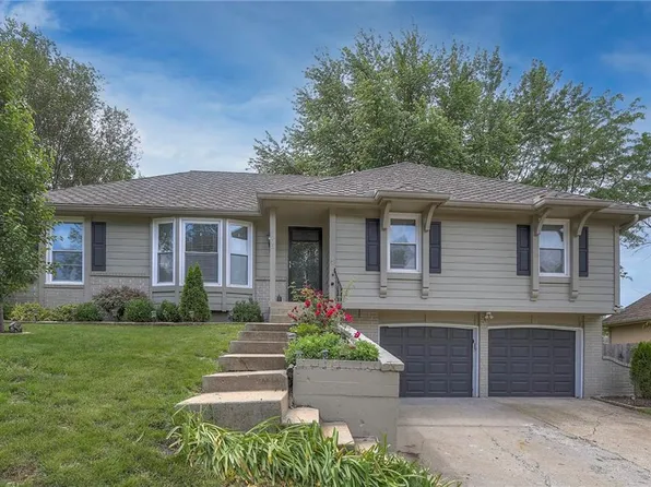 223 NW Foxtail Cir, Lees Summit, MO 64064