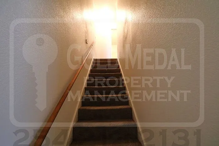 2 bed, 1.5 bath, 945 sqft, $795 — Photo 3