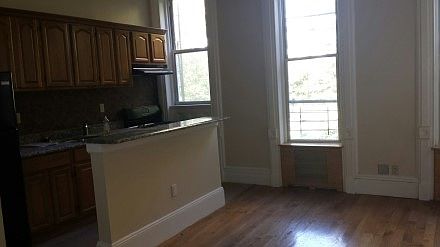 4th image of 817 Herkimer St