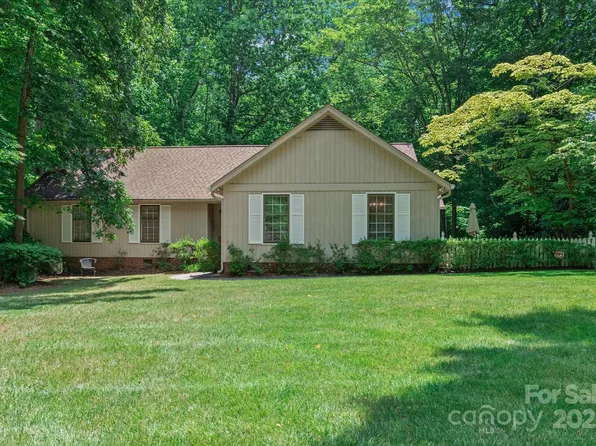 319 Kingsley Dr, Charlotte, NC 28270