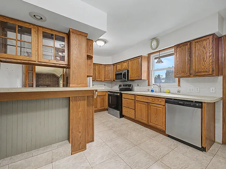 21236 Outer Dr — Photo 13