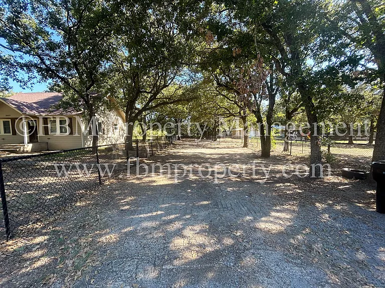 10693 S FM 148 — Photo 3
