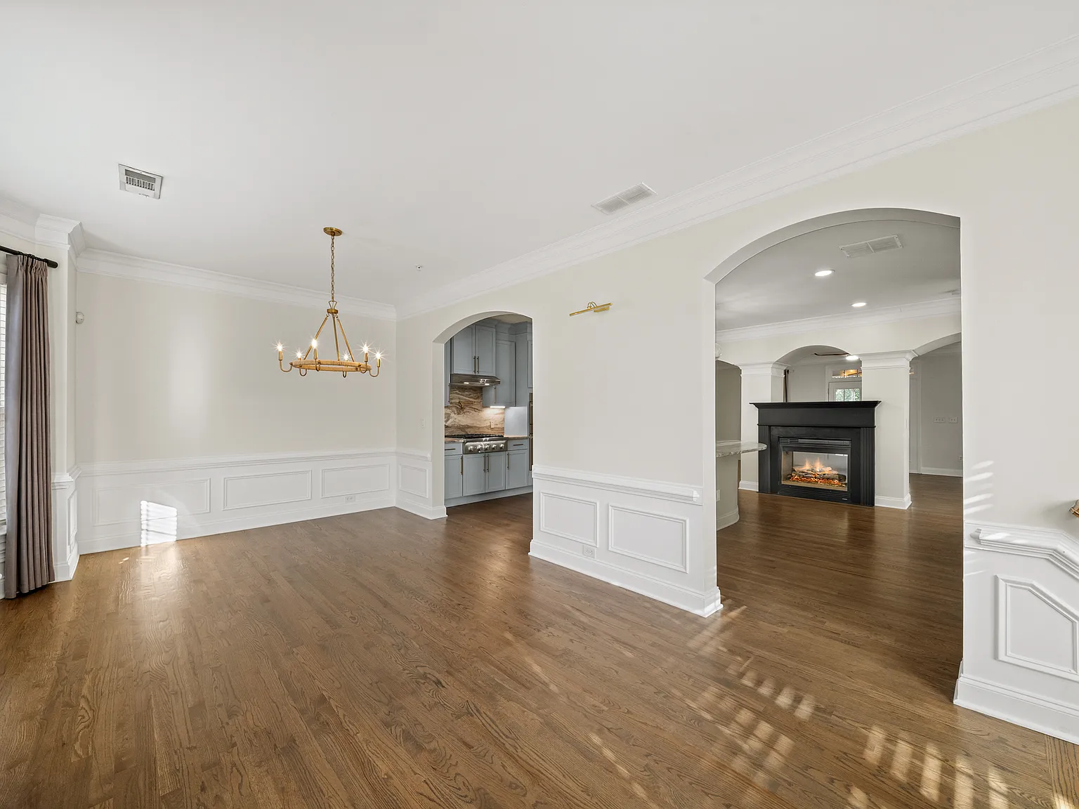 4 bed, 4.5 bath, 3200 sqft, $4,850 — Photo 4