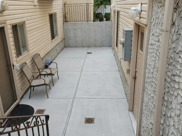27 Aaron Ln #1, Staten Island, NY 10309