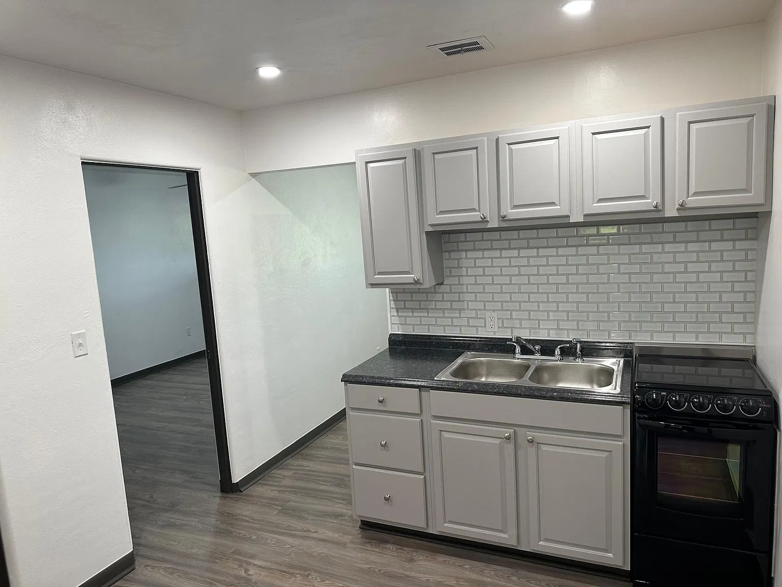 2 bed, 1050 sqft, $1,100 — Photo 4