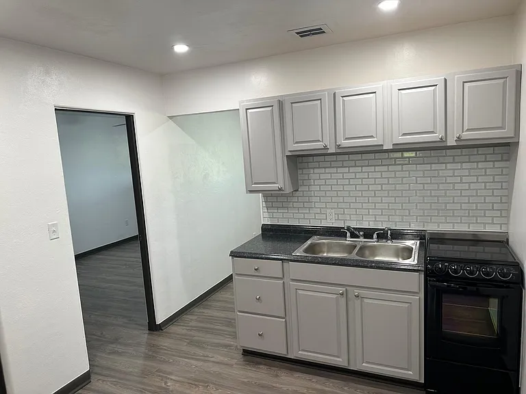 604 S 8th St #7 — Photo 5