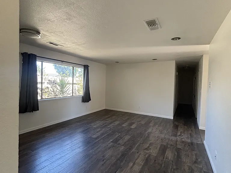 2220 Jeanine Dr — Photo 7