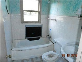 4th image of 1721 S Wall Ave
