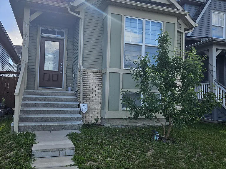 1194 New Brighton Park SE — Photo 1