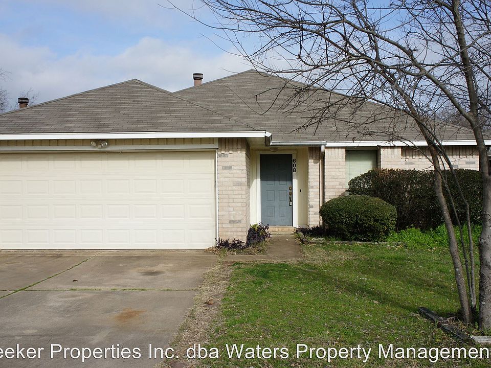 1st image of 608 David Curry Dr