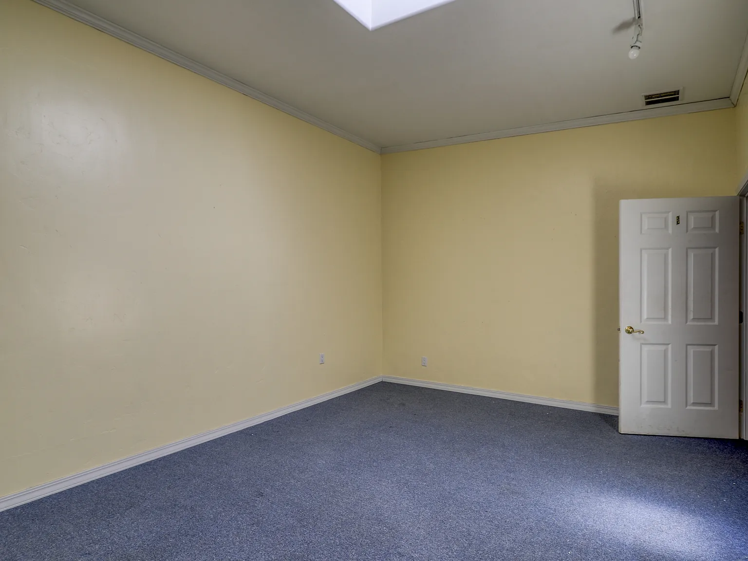 450 Lewis Street — Photo 2