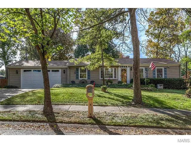1020 Dauphine Ln photo 1