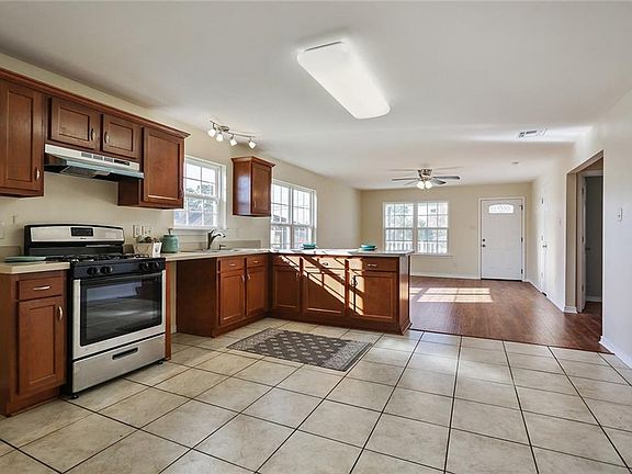 4th image of 7601 Weaver Ave