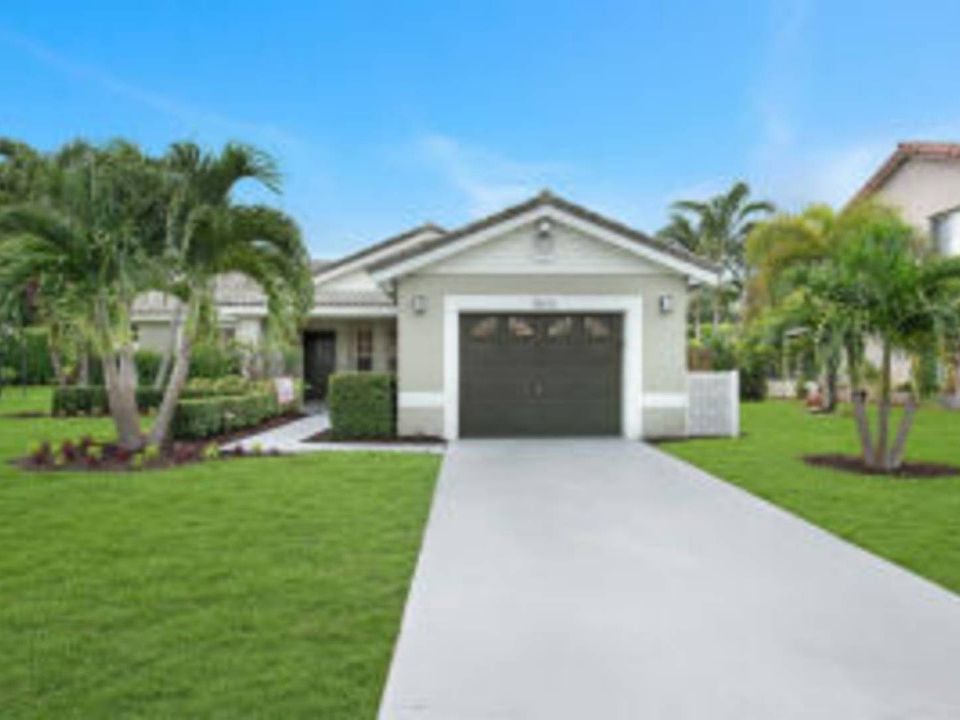 1st image of 9876 Holly Hill Dr