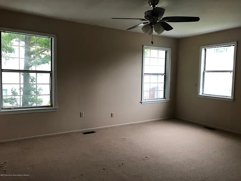 76 Foxwood Pl — Photo 11
