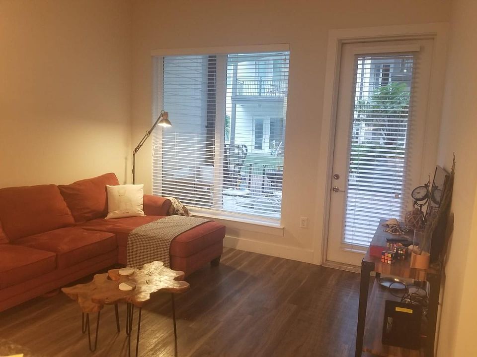 1st image of 815 Main Ln #815