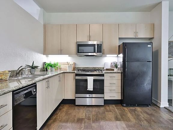 2nd image of 1465 C St Unit 3315