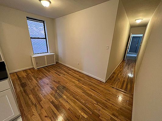 3rd image of 316 E 49th St #63