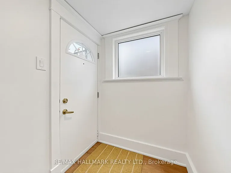 57 Humberside Ave #LOWER LEVEL — Photo 16