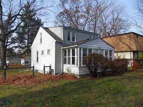 4th image of 24071 Manistee Ave