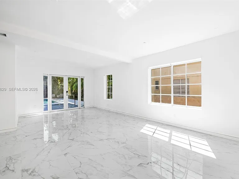 1545 Meridian Ave — Photo 37