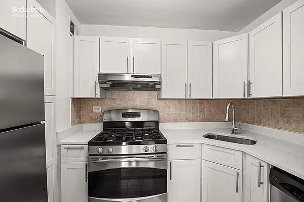 Sold by Sotheby's International Realty | media 7