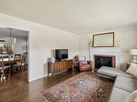 5th image of 1902 Maple Shade Ln