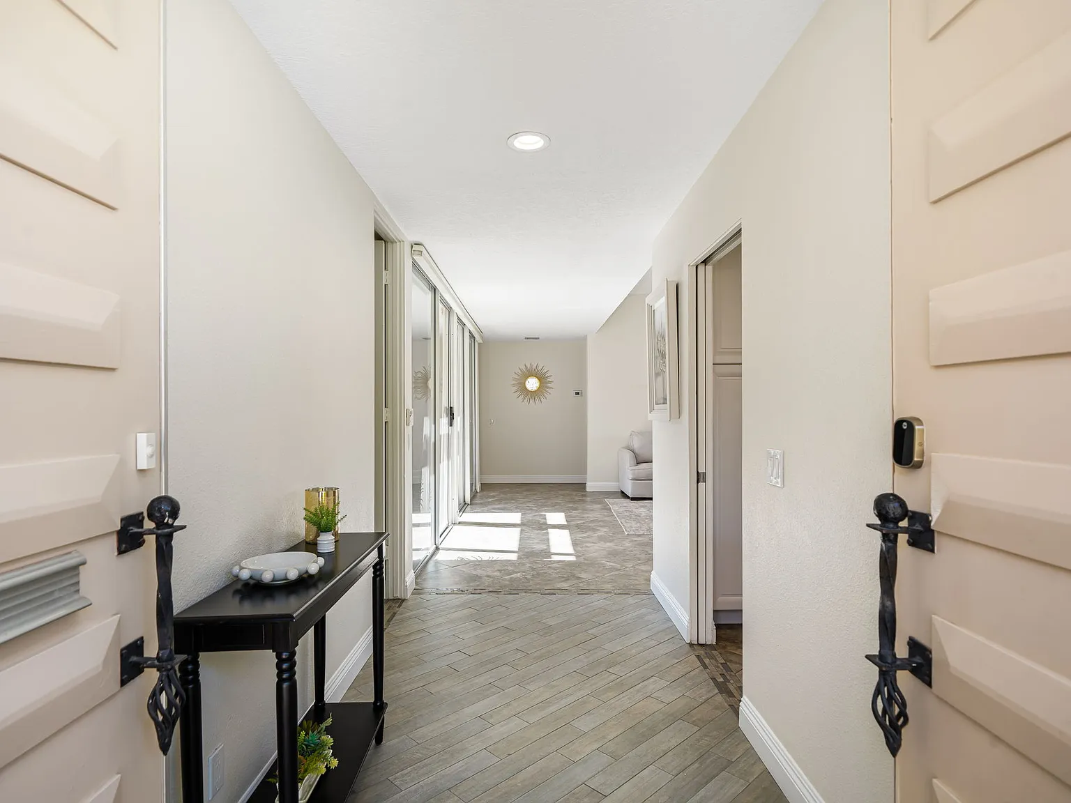 3 bed, 2250 sqft, $4,900 — Photo 4