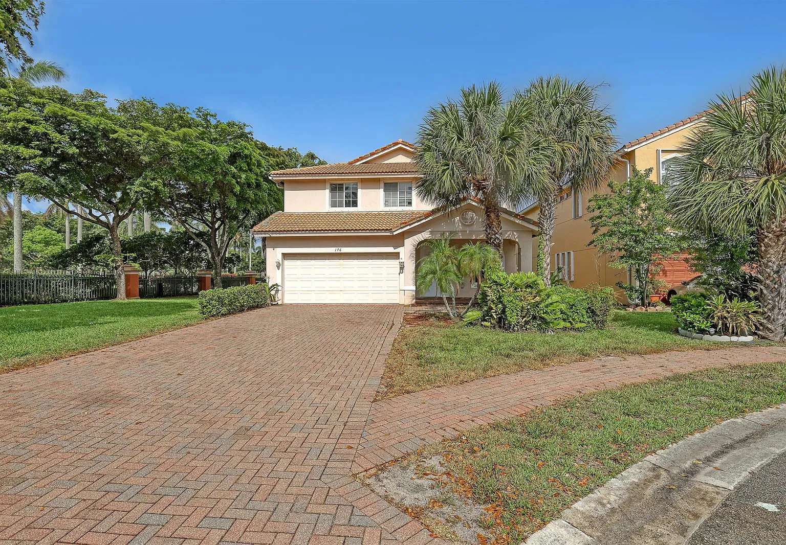 4 bed, 2.5 bath, $3,000 — Photo 1