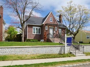 55 Hampton Ave, Albertson, NY 11507