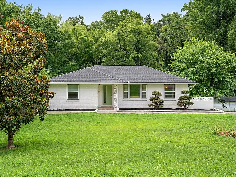 3363 Mimosa Dr — Photo 2