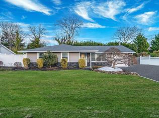 9 Allegheny Drive E, Farmingville, NY 11738