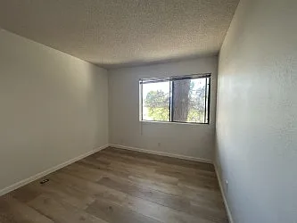 570 Peach St #11 — Photo 11