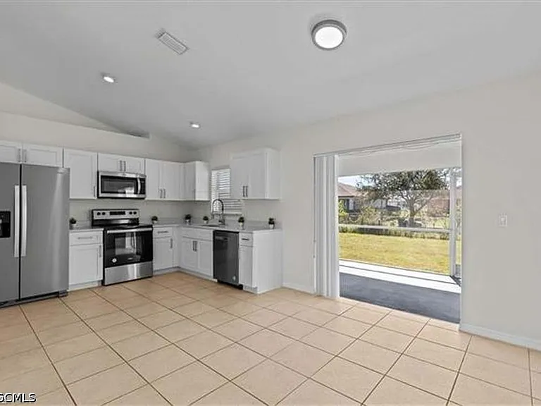 4303 26th St SW — Photo 2