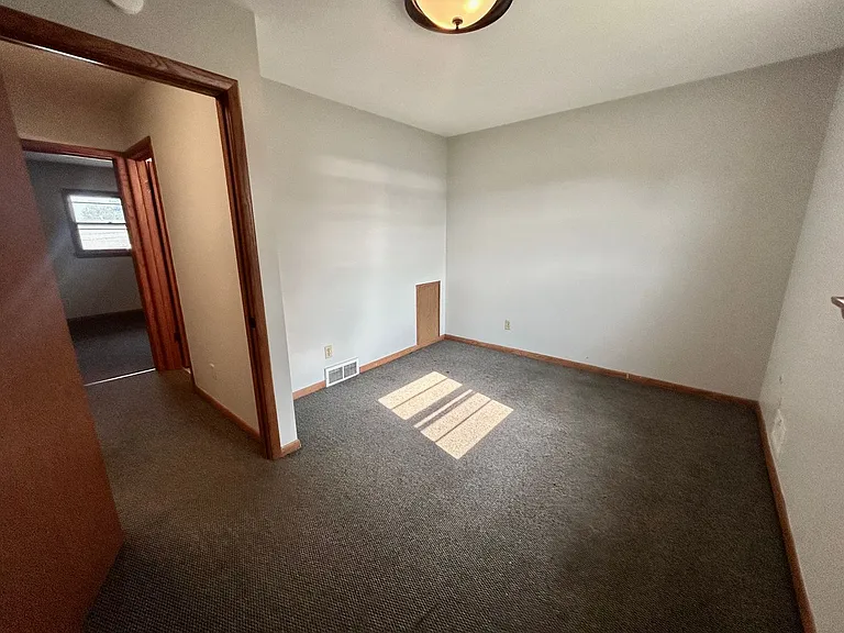 804-810 Powell Ave — Photo 9