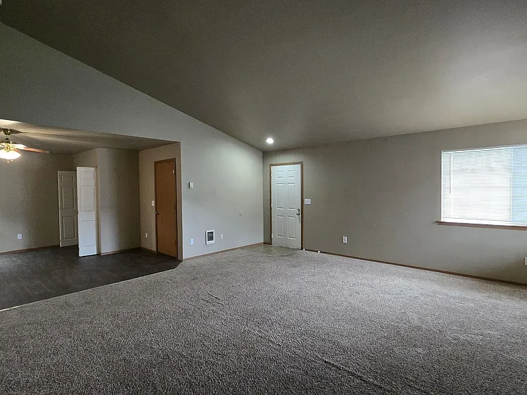 802 Jamie Dr #802 — Photo 4