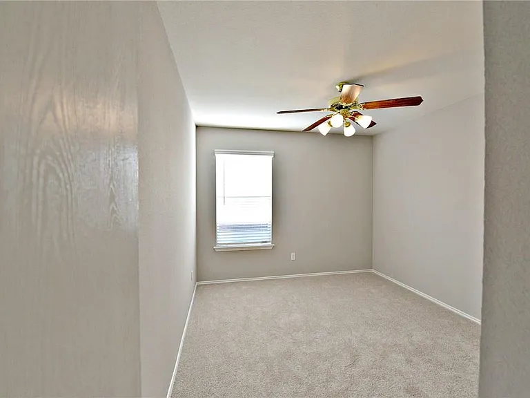 510 Golden Gate Dr — Photo 17