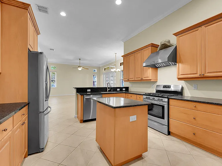 211 NW Pleasant Grove Way — Photo 9