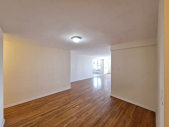 3rd image of 3425 150th Pl APT 5B